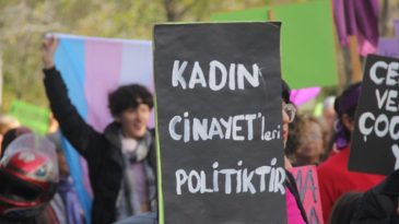 İzmir'de Kadın Cinayeti: &Ouml;nce Kadını, Sonra Kendini Vurdu!