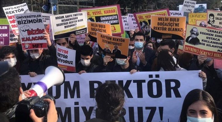 İzmir'de &uuml;niversite &ouml;ğrencilerine operasyon: 1 g&ouml;zaltı ve 18 &ouml;ğrenci hakkında yakalama kararı!
