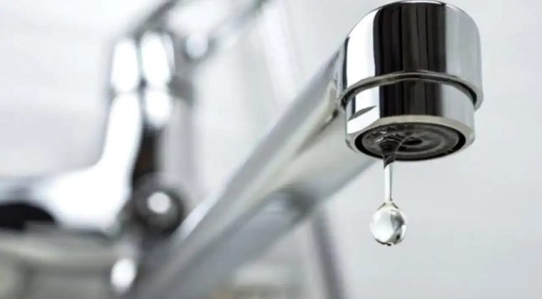 İzmir'de yeni haftanın ilk g&uuml;n&uuml; son dakika su kesintisi: İZSU 9 il&ccedil;eyi işaret etti