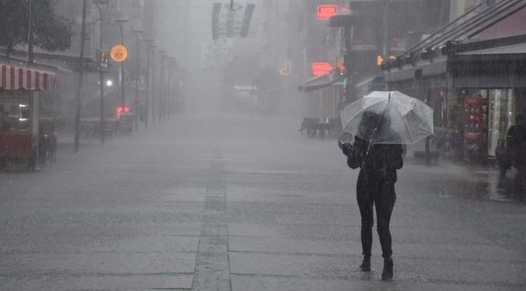 İzmir'e sarı kod verildi: İ&ccedil;işleri Bakanlığı kuvvetli yağış i&ccedil;in uyardı