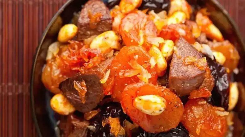 İzmirlilerin bayılarak t&uuml;kettiği şaşırtan lezzet: İşte kuzu etiyle yapılan o eşsiz tatlı