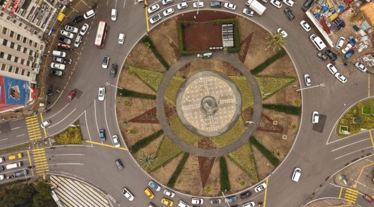 İzmir&rsquo;in kalbi yeniden attı: 9 Eyl&uuml;l Meydanı baştan aşağı yenilendi