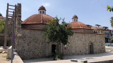 İzmir&rsquo;in k&uuml;lt&uuml;r varlıkları kuşatma altında: Namazg&acirc;h Hamamı da kapatıldı!