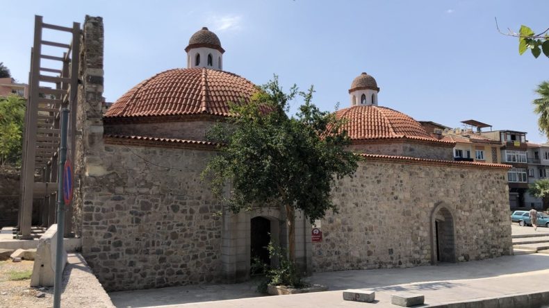 İzmir&rsquo;in k&uuml;lt&uuml;r varlıkları kuşatma altında: Namazg&acirc;h Hamamı da kapatıldı!