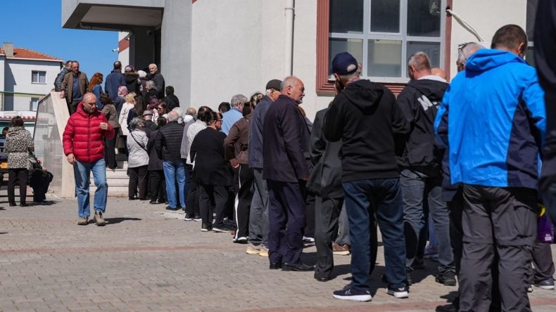 İzmir&rsquo;de Bulgaristan se&ccedil;imleri i&ccedil;in sandık kuruldu