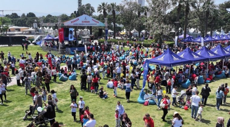 İzmir&rsquo;de &ccedil;ocuklar i&ccedil;in dopdolu program: 23 Nisan&rsquo;da kutlamaların adresi K&uuml;lt&uuml;rpark olacak