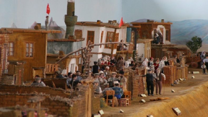 İzmir&rsquo;de g&ouml;reni şaşırtan k&ouml;y: 300 metrekarede koca bir Anadolu