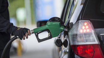İzmir&rsquo;de g&uuml;ncel akaryakıt fiyatları: 23 Nisan 2026 benzin ne kadar? Motorin ne kadar? LPG ne kadar?