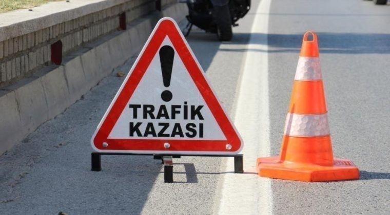 İzmir&rsquo;de kaza alarmı: Bu g&uuml;zergahta trafik kilitlendi!
