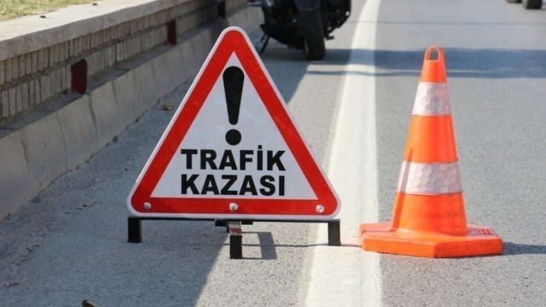 İzmir&rsquo;de kaza alarmı: Bu g&uuml;zergahta trafik kilitlendi!