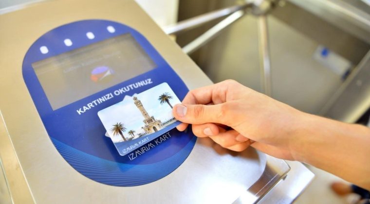 İzmir&rsquo;de toplu ulaşımın ger&ccedil;ek maliyeti ortaya &ccedil;ıktı: Vatandaş 11 TL &ouml;d&uuml;yor, maliyet 61 TL!