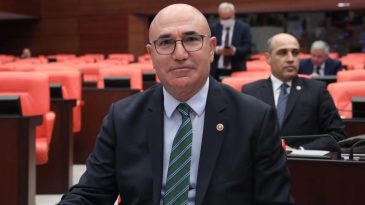 Karabağlar'da CHP'liler hedef g&ouml;sterildi: Tanal İzmir Cumhuriyet Başsavcılığı'nı g&ouml;reve &ccedil;ağırdı