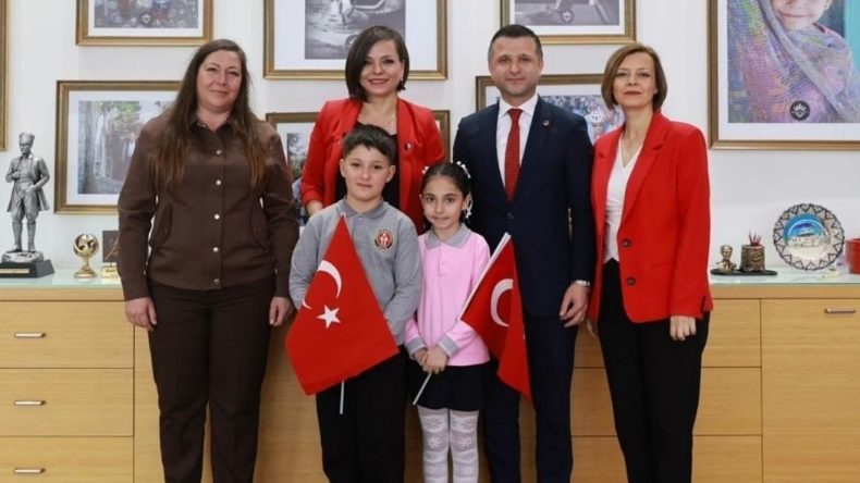 Karabağlar&rsquo;da s&ouml;z &ccedil;ocukların: Yeşil alan ve oyun parkı istediler