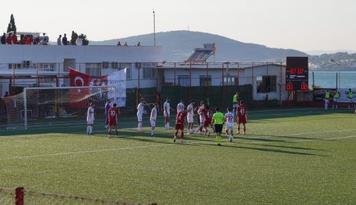Karşıyaka Ayvalıkg&uuml;c&uuml; ma&ccedil;ının sonunda kavga &ccedil;ıktı: 3 kişi yaralandı, 2 kişi g&ouml;zaltında