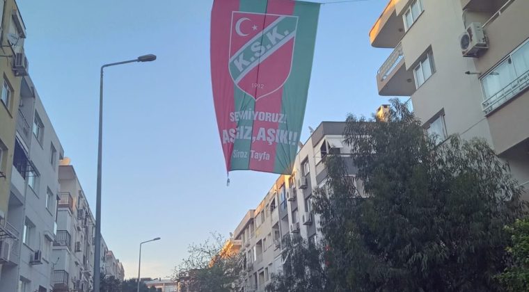Karşıyaka'da Stat ve Play-Off Heyecanı: Semt Bayraklarla Donatıldı