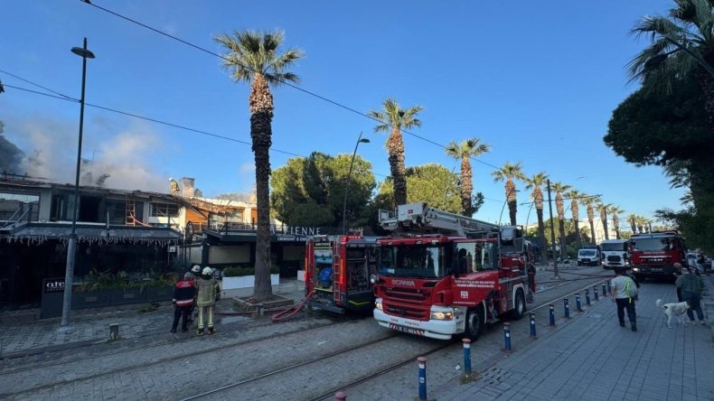 Karşıyaka&rsquo;da alevler y&uuml;kseldi: İtfaiyenin hızlı m&uuml;dahalesi faciayı &ouml;nledi