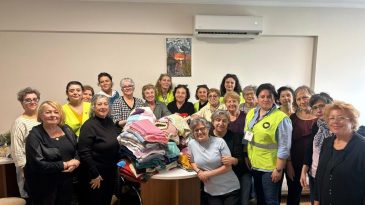 Karşıyaka&rsquo;nın &ccedil;ınarlarından anlamlı dayanışma: El emeği &uuml;r&uuml;nler &ccedil;ocuklara!