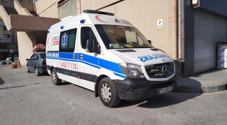 Kars&rsquo;tan İzmir&rsquo;e zamanla yarış: Gen&ccedil; kız ambulans u&ccedil;akla getirildi, karaciğer nakliyle hayata tutundu