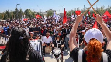 KKTC&rsquo;de grevler askıda: Pazartesi meydandayız!