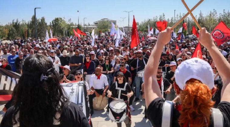 KKTC&rsquo;de grevler askıda: Pazartesi meydandayız!