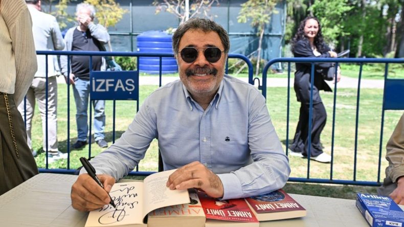 K&uuml;lt&uuml;rpark Ahmet &Uuml;mit&rsquo;i ağırladı: İzmir&rsquo;e bir kitap borcum var!