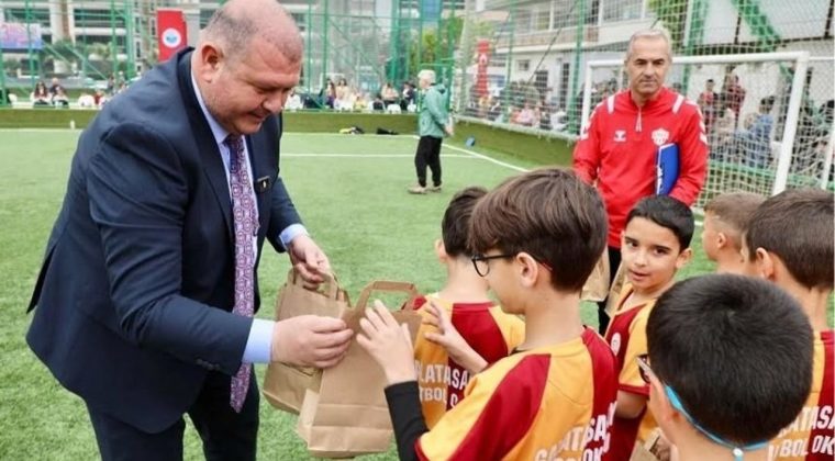 Menderes&rsquo;te 23 Nisan turnuvası: T&uuml;m takımlar şampiyon!