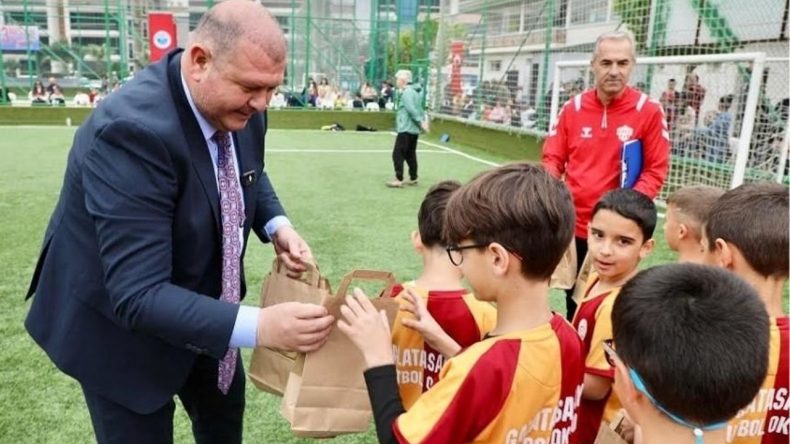 Menderes&rsquo;te 23 Nisan turnuvası: T&uuml;m takımlar şampiyon!