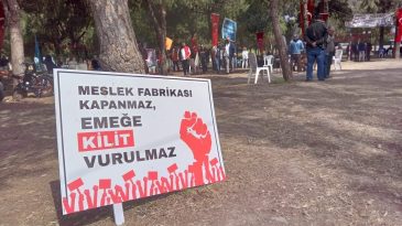 Meslek Fabrikası Direnişinde 5. G&uuml;n: Abluka S&uuml;r&uuml;yor, Eğitim A&ccedil;ık Alana Taşındı!