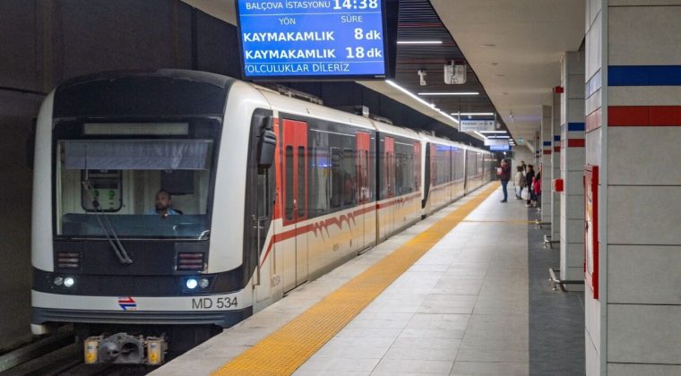 Metroyu kullanacaklara uyarı: Bu duraklarda hizmet gecikmeli devam ediyor