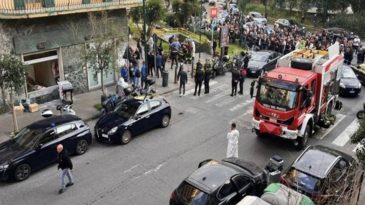 Napoli'de banka soygunu: 25 kişi rehin alındı