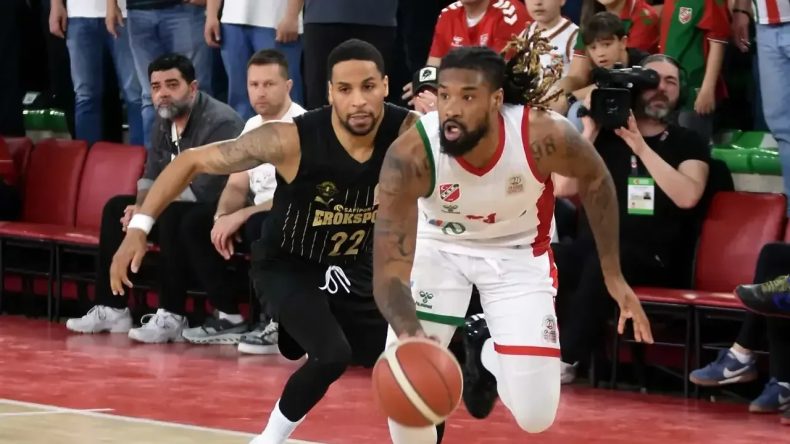 Nefes kesen ma&ccedil;ta kazanan Karşıyaka: Kurtuluş umudu s&uuml;r&uuml;yor!