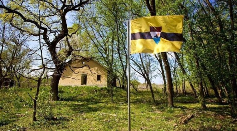 O &uuml;lkeye T&uuml;rkiye&rsquo;den yoğun ilgi: 80 bin kişi vatandaşlık bekliyor