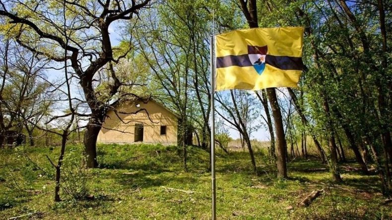 O &uuml;lkeye T&uuml;rkiye&rsquo;den yoğun ilgi: 80 bin kişi vatandaşlık bekliyor