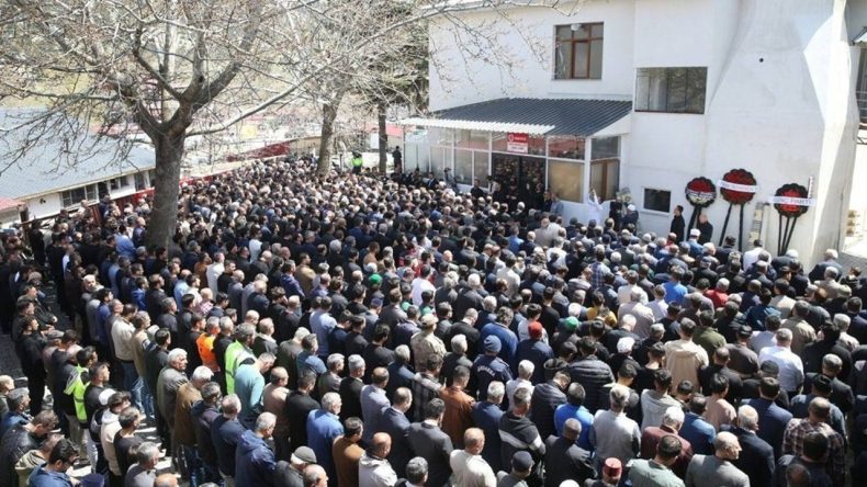 Okul saldırısında hayatını kaybedenler son yolculuğuna uğurlandı