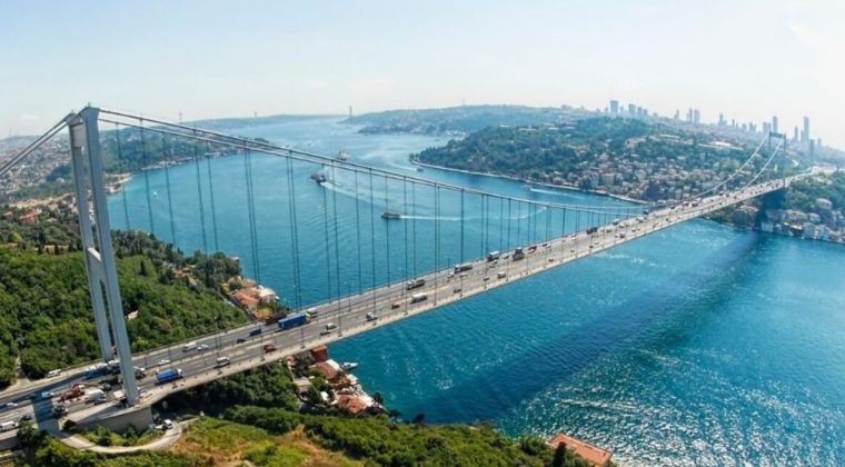 Okyanusun G&uuml;mr&uuml;k Kapıları: K&uuml;resel Ekonominin Kalbi Boğazlarda Atıyor!