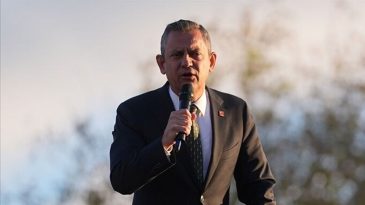 &Ouml;zg&uuml;r &Ouml;zel İzmir&rsquo;e geliyor: İki g&uuml;nl&uuml;k yoğun program