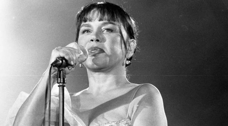 Sezen Aksu'dan Milli Takım'a &ouml;zel şarkı