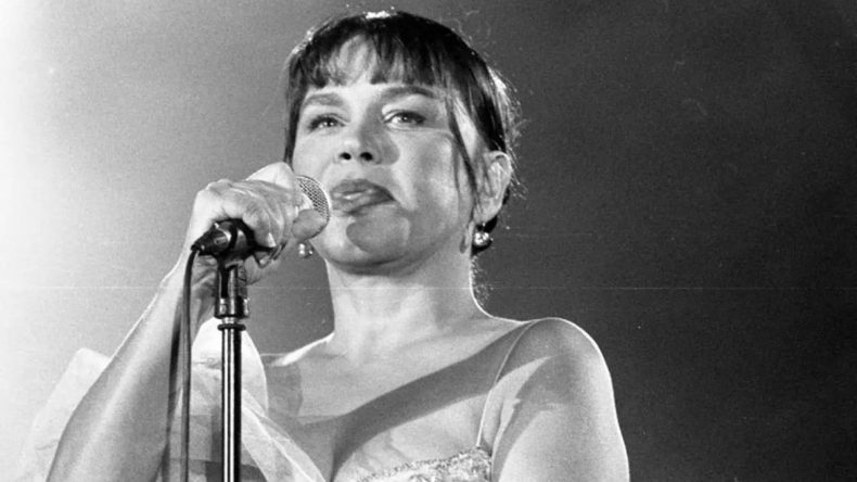 Sezen Aksu'dan Milli Takım'a &ouml;zel şarkı