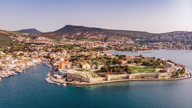 Sondajda tesad&uuml;fen arkeolojik kalıntı &ccedil;ıkmıştı: Fo&ccedil;a'daki o taşlar m&uuml;zeye taşınacak