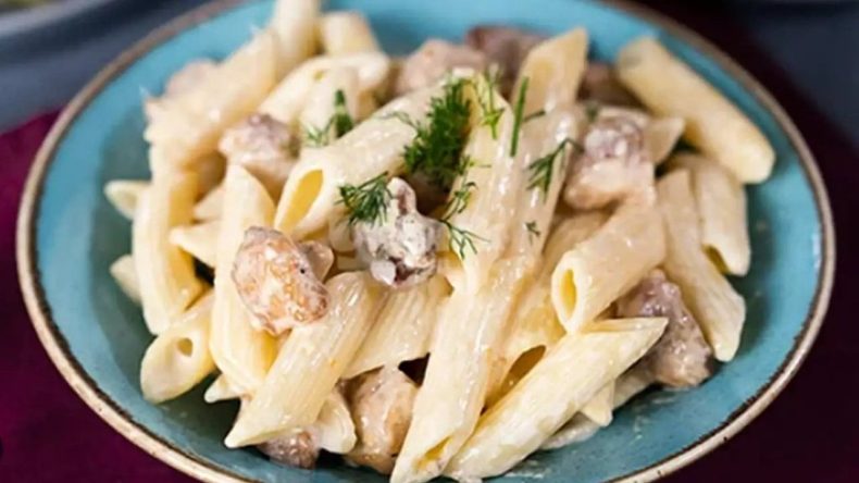 Tek Tencerede 3 Lezzet: Kremalı Tavuklu Makarna Tarifi