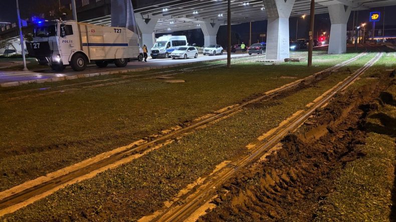TOMA tramvay hattına zarar verdi: Büyükşehir dava açmaya hazırlanıyor