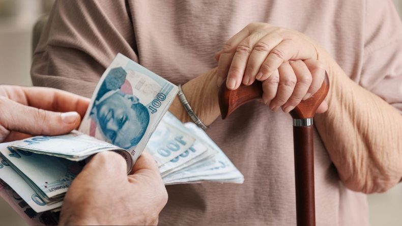 Tüm Emeklilerin Sendikası'ndan ‘Geçinemiyoruz’ eylemi: 12 Nisan’da İzmir dahil 8 ilde miting düzenlenecek