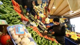 T&uuml;rkiye&rsquo;de perakende g&uuml;ven martta toparlandı, yıllık bazda zayıf kaldı