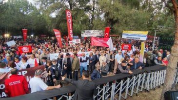 Yazar Tekeli&rsquo;den Meslek Fabrikası dersleri