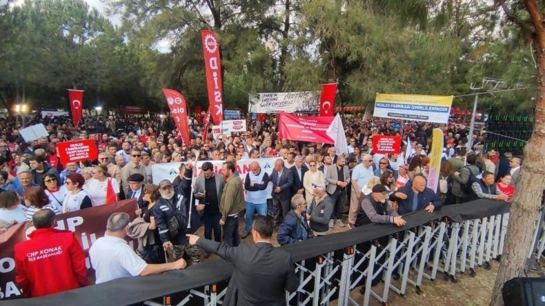Yazar Tekeli’den Meslek Fabrikası dersleri