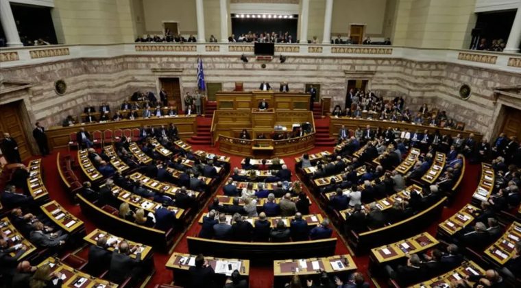 Yunanistan&rsquo;da g&uuml;ndem yolsuzluk: 13 vekilin dokunulmazlığı kaldırıldı!
